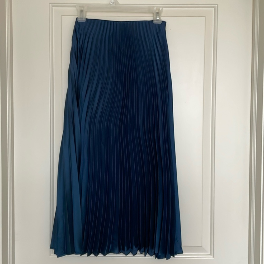 Zara blue pleated skirt size small